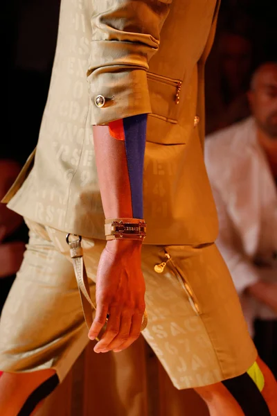 Look 38